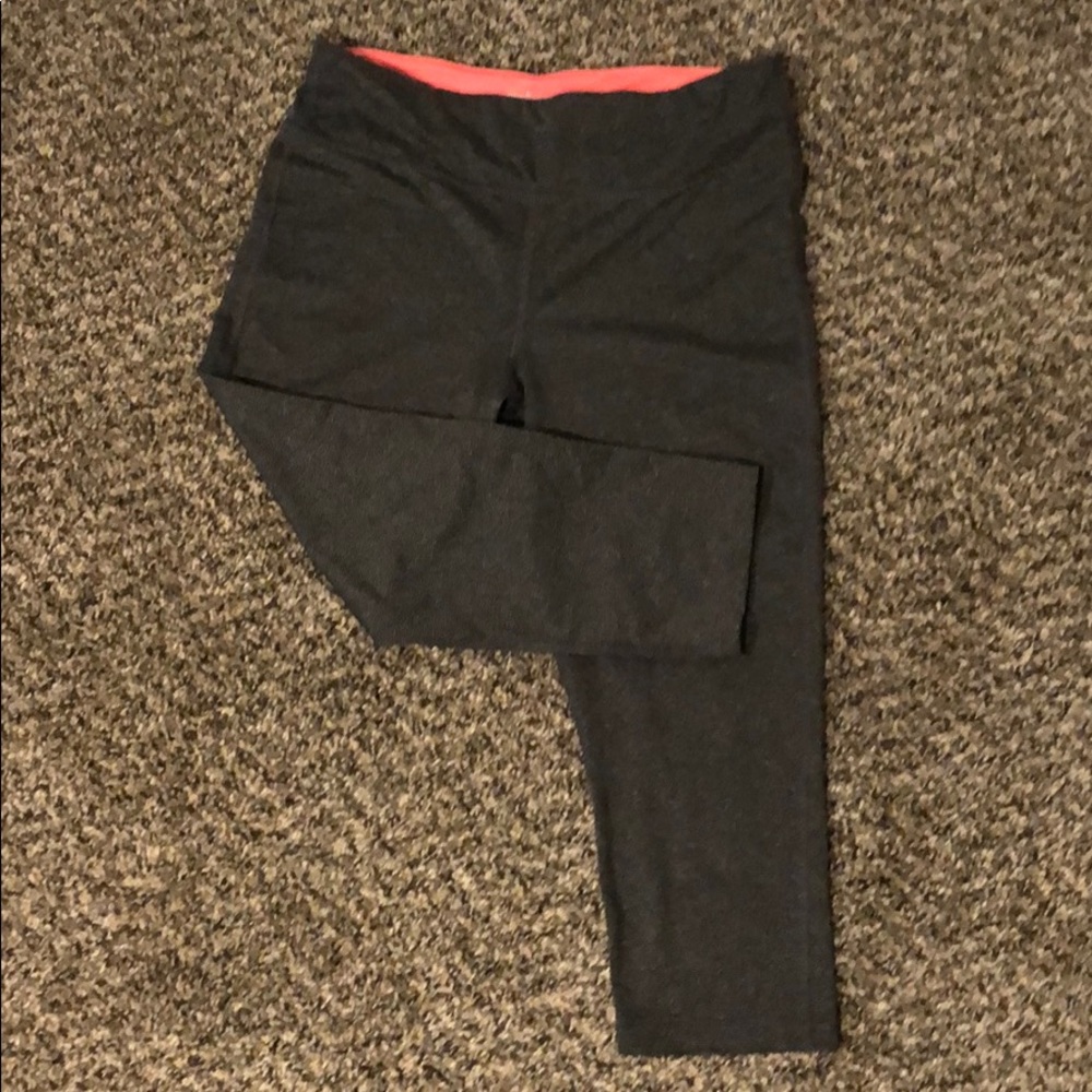 Women's Marika High-Waisted Capri Leggings